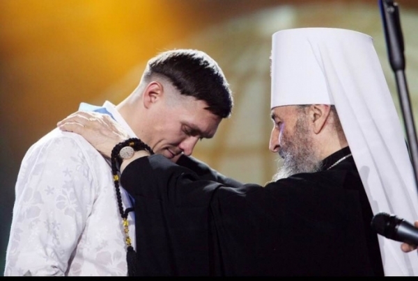 Александр Усик в церкви