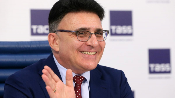 Александр Жаров