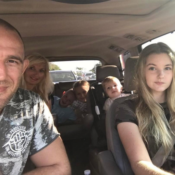 На переднем плане старшая дочь Алексея Полина