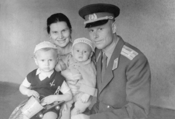 Андрей Ковалев с родителями и братом