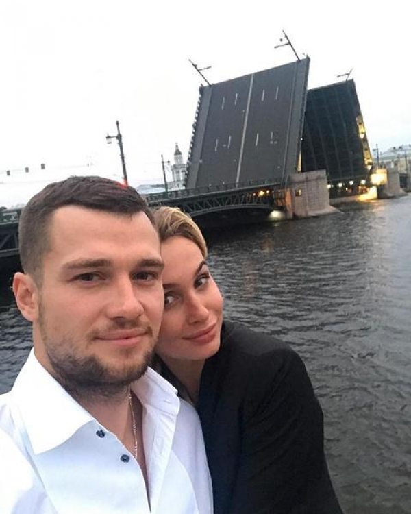 Егор Яковлев с женой