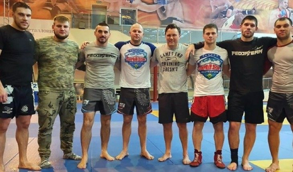 Федор Емельяненко со своими воспитанниками