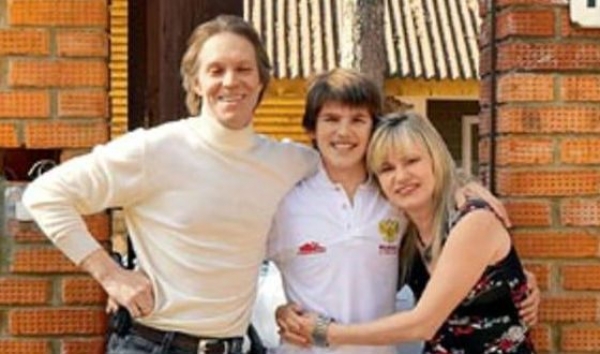Иван Букин с родителями