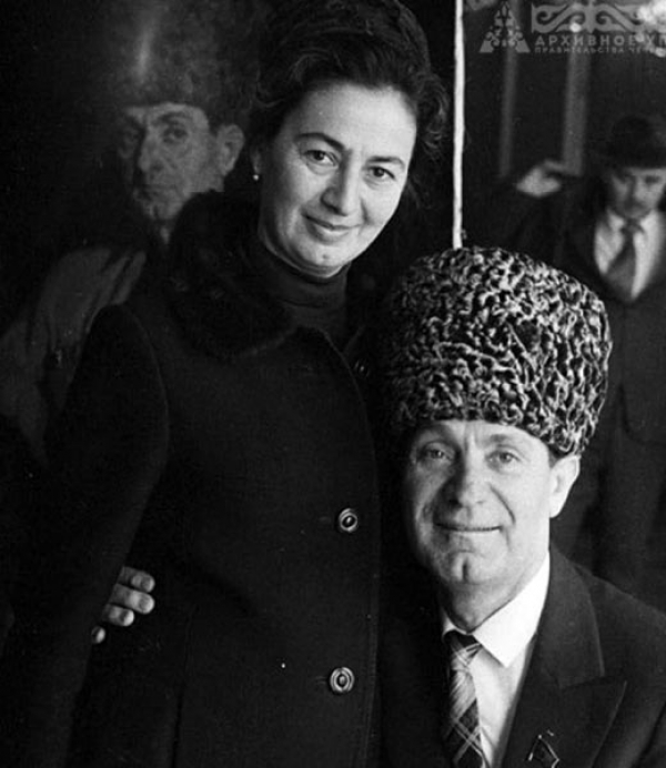 Махмуд Эсамбаев с женой Ниной