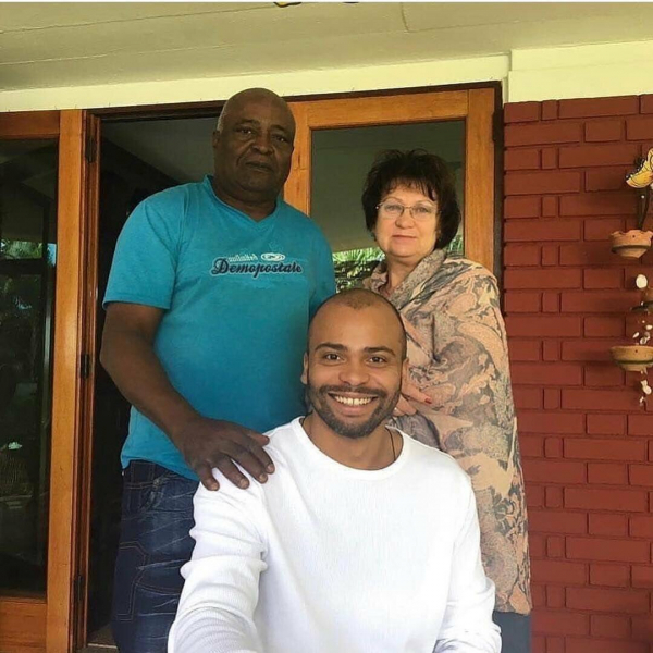 Мигель с родителями