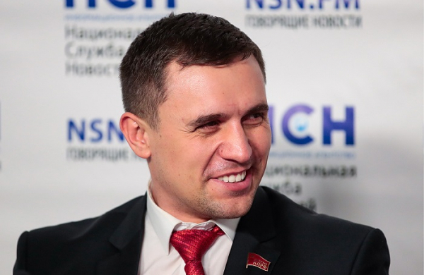 У политика подрастает сын