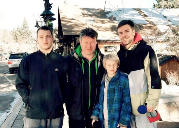 Олег Тактаров с сыновьями в США, июль 2019 г.